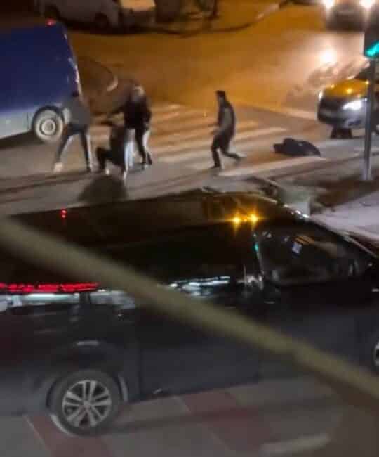 Yıldırım ilçesinde trafikte çıkan kavga sırasında bir çocuk yola savruldu.