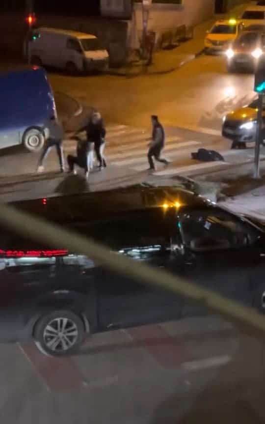 Yıldırım ilçesinde trafikte çıkan kavga sırasında bir çocuk yola savruldu.