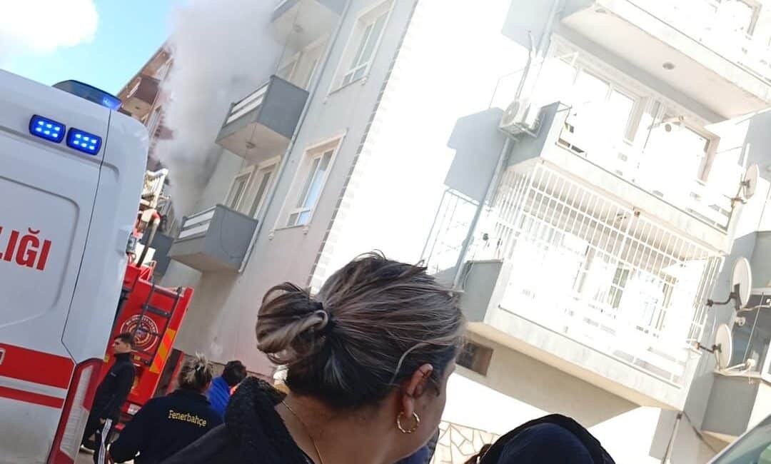 Bursa'nın Karacabey ilçesinde 4 katlı bir apartmanın birinci katında yalnız