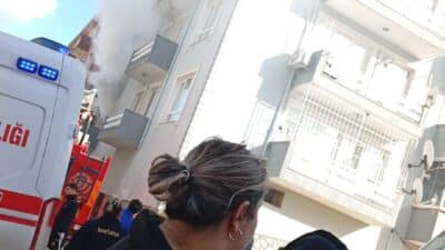Bursa'nın Karacabey ilçesinde 4 katlı bir apartmanın birinci katında yalnız
