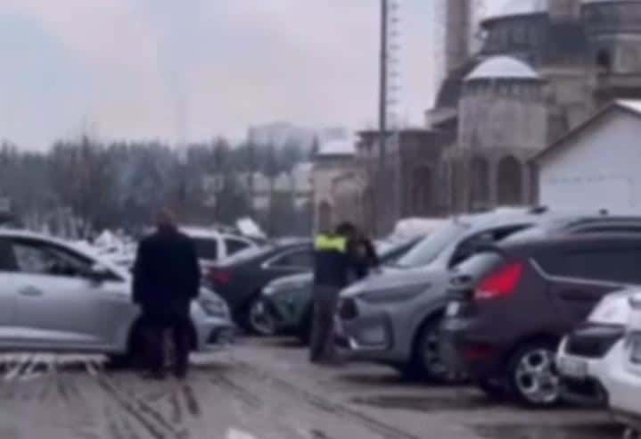 Bursa'da Uludağ Üniversitesi kampüsü içerisinde bulunan otoparkta iki kişi arasında