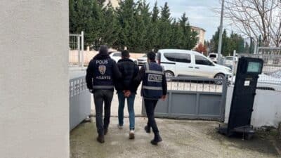 Bursa'nın Karacabey ilçesinde, hakkında kesinleşmiş 8 yıl 4 ay hapis