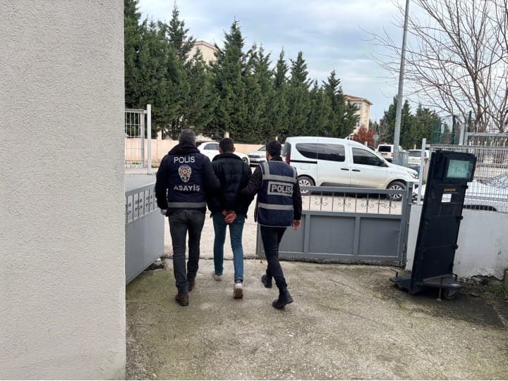Bursa'nın Karacabey ilçesinde, hakkında kesinleşmiş 8 yıl 4 ay hapis