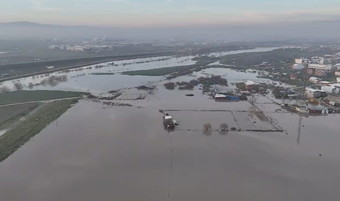 Bursa'da sağanak yağış ve kar sularının erimesi ovada binlerce dekar