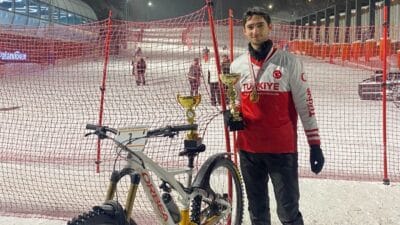 Palandöken'de gerçekleştirilen Türkiye şampiyonasını kazanan Emir Melik Peker ile ikinci