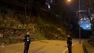 Bursa'nın Osmangazi ilçesinde sağanak yağışın etkisiyle, Tarihi Bursa Kalesi Kaplıca