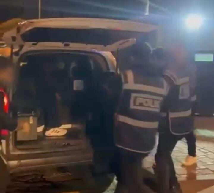 Bursa'nın Osmangazi ilçesinde polis ekiplerince uyuşturucu veya uyarıcı madde imal