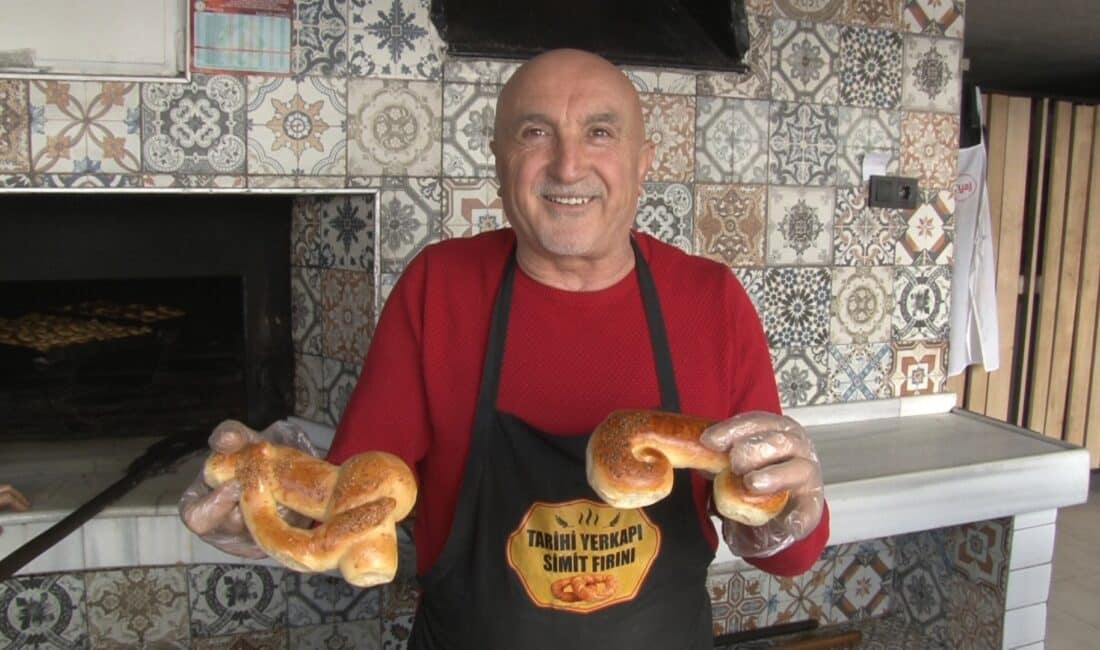 Bursa'da bir fırıncı; dedesinden kalma 93 yıllık geleneğini sürdürerek, her
