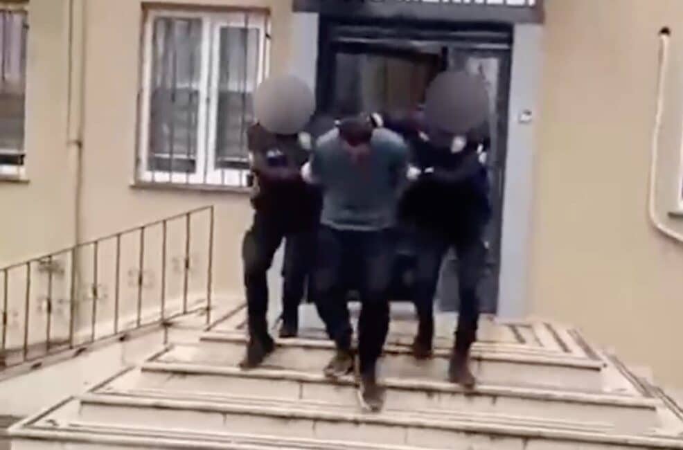  Bursa İl Emniyet Müdürlüğü ekiplerince Osmangazi ilçesinde gerçekleştirilen silah operasyonunda