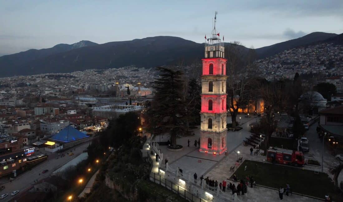 Bursa'da tarihi Tophane semtinde Ramazan ayının simgelerinden biri olan iftar