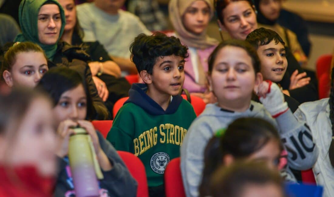 'Kralın kayıp şapkası'nı çocuklar buldu