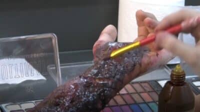 Film ve dizilerde izleyiciyi etkileyen yaralanma, yanma ve benzeri sahnelerin