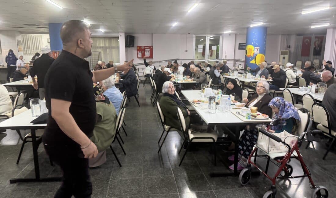 Bursa’da Ramazan ayının manevi atmosferi, huzurevi sakinleri için kurulan iftar