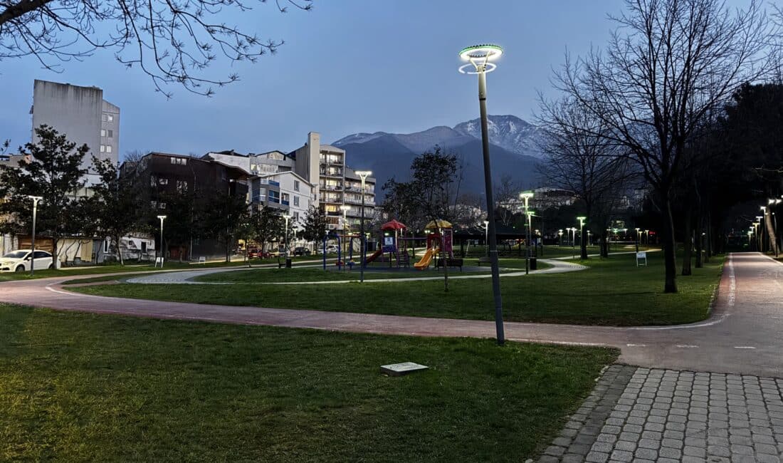 Bursa'da parkta çıkan tartışma bıçaklı kavgaya dönüştü. Olayda 1 kişi