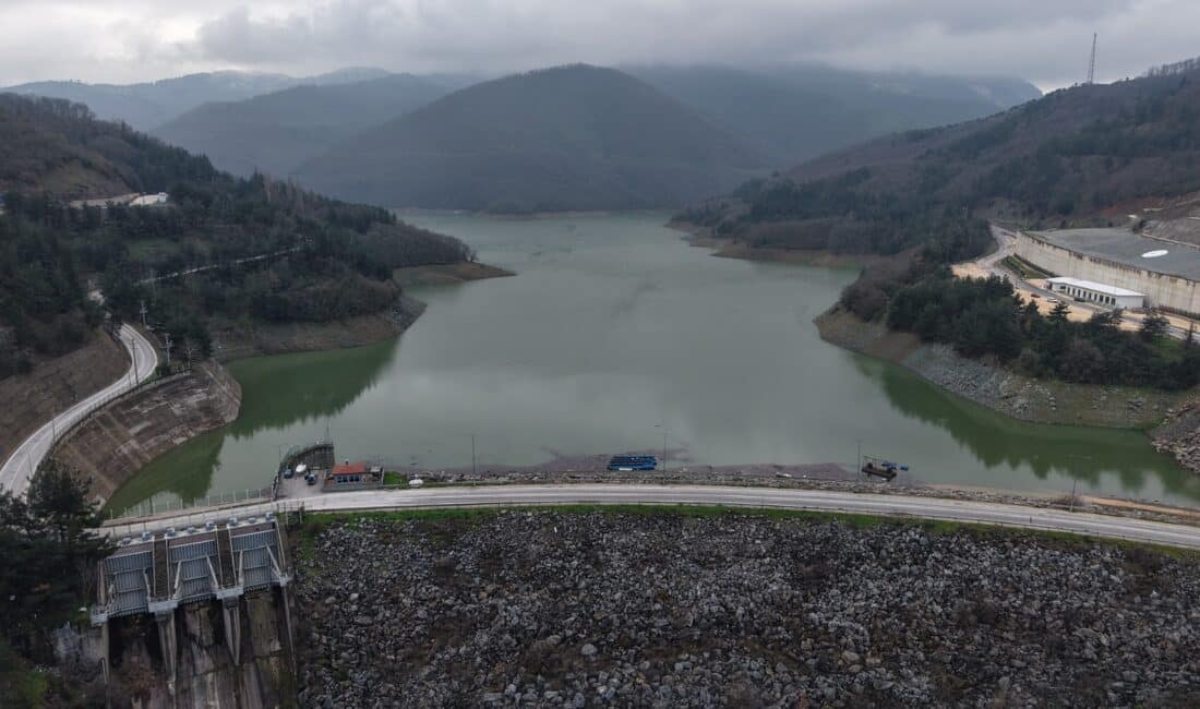 Bursa'da yağışlar ve zirvedeki karların erimeye başlamasının etkisiyle Uludağ'ın eteklerindeki