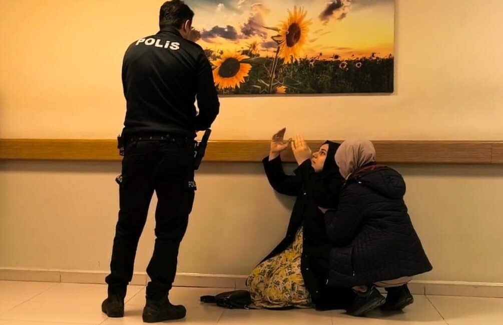 Bursa'nın İnegöl ilçesinde hafif ticari aracın çarptığı çocuk ağır yaralandı.
