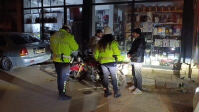 Bursa'nın İnegöl ilçesinde polisin "dur" ihtarına uymayan ehliyetsiz motosikletli sürücüye