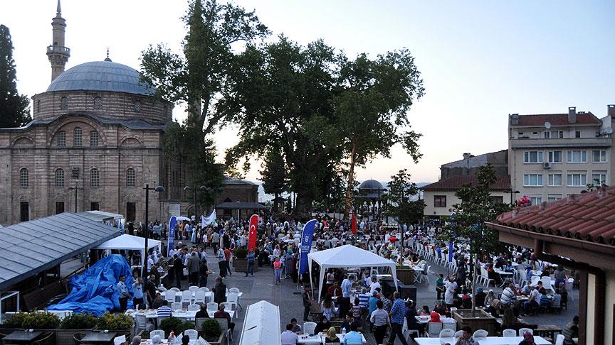 Bursa Vakıflar Bölge Müdürlüğü, "Asırları Aşan Hayır Bu Sofrada" diyerek