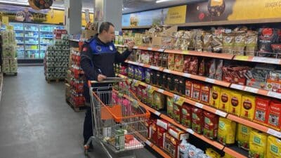 Yenişehir Belediyesi Zabıta Müdürlüğü'nün talimatlarıyla, Ramazan ayıyla birlikte ilçe genelinde