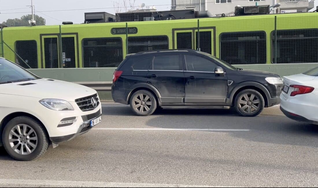 Bursa'nın Nilüfer ilçesinde İzmir Yolu Bursa istikametinde, Beşevler Metro İstasyonu