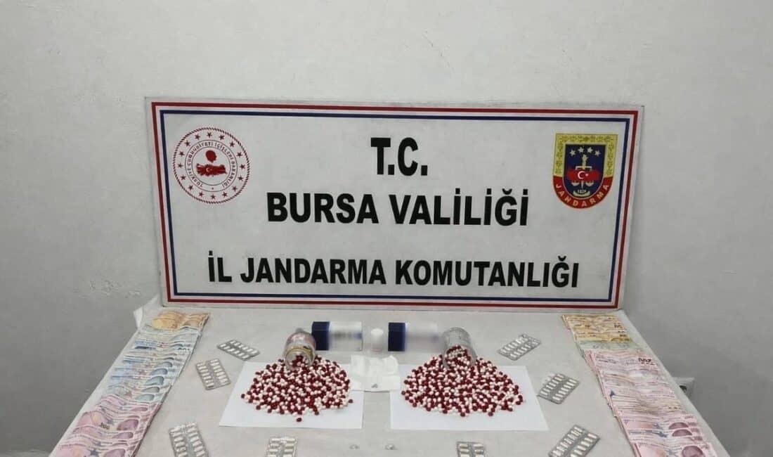 Bursa'nın Yıldırım ilçesinde düzenlenen operasyonda bin 39 adet sentetik ecza