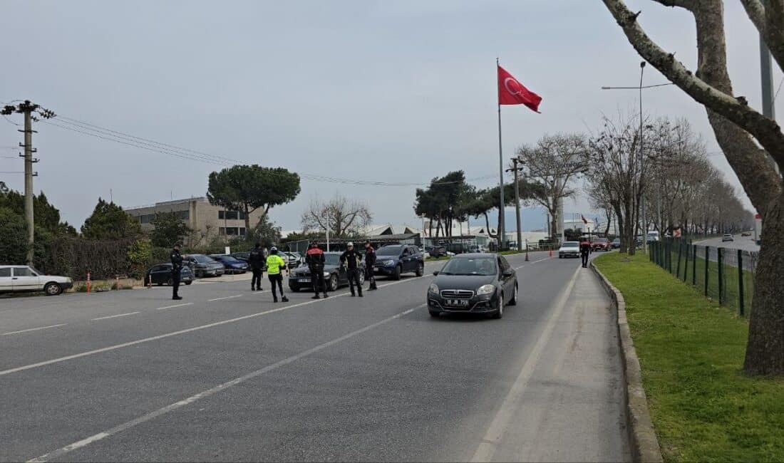 Bursa'nın Mudanya ilçesinde Ramazan ayı tedbirleri kapsamında polis ekipleri tarafından