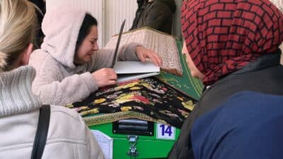 Bursa'nın İnegöl ilçesinde el freninin çekilmemesi sebebiyle yokuş aşağı inen