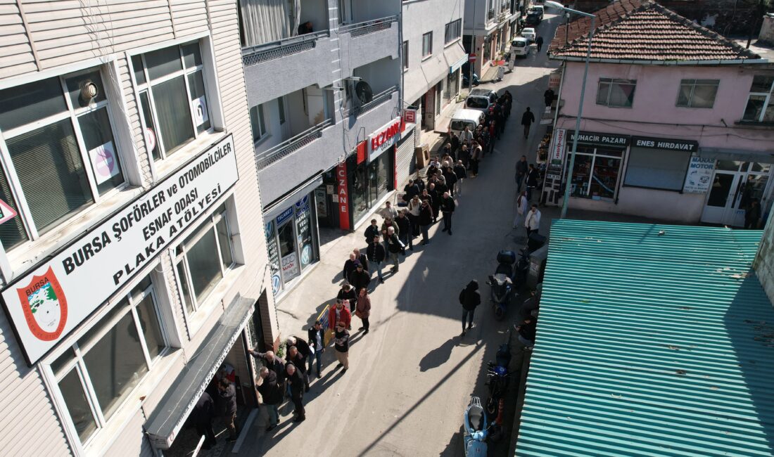 Bursa Şoförler ve Otomobilciler Odası Başkanı Ahmet Çakır, mühürlü ve