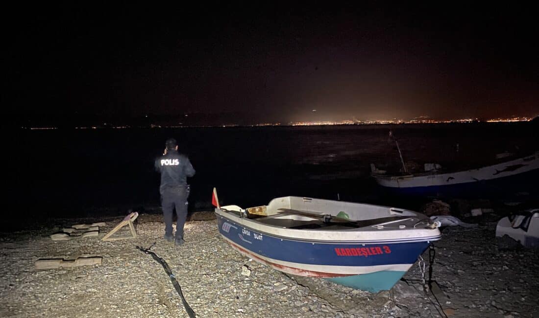 Bursa'nın Mudanya ilçesinde balık tutmak için denize açılan baba-oğulun bulunduğu