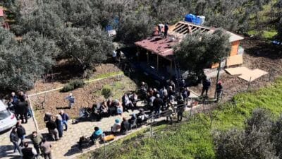 Bursa'nın Mudanya ilçesine bağlı Çepni köyünde bahçe sahiplerinin kendi imkanlarıyla