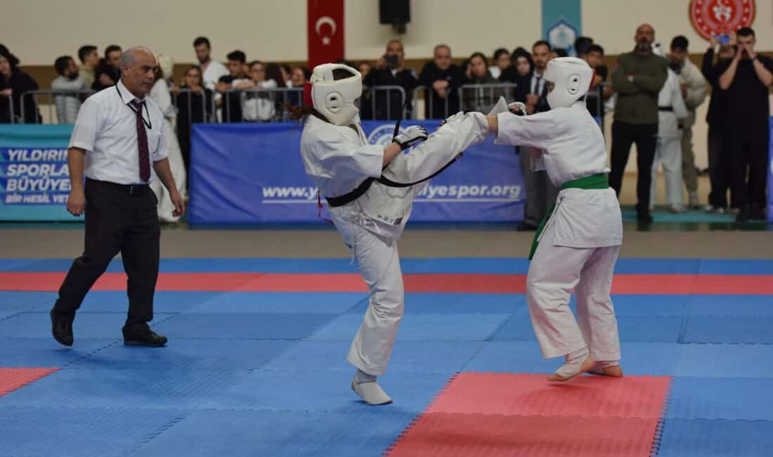 Spor alanındaki yatırım, proje ve başarılarıyla Bursa'ya örnek olan Yıldırım