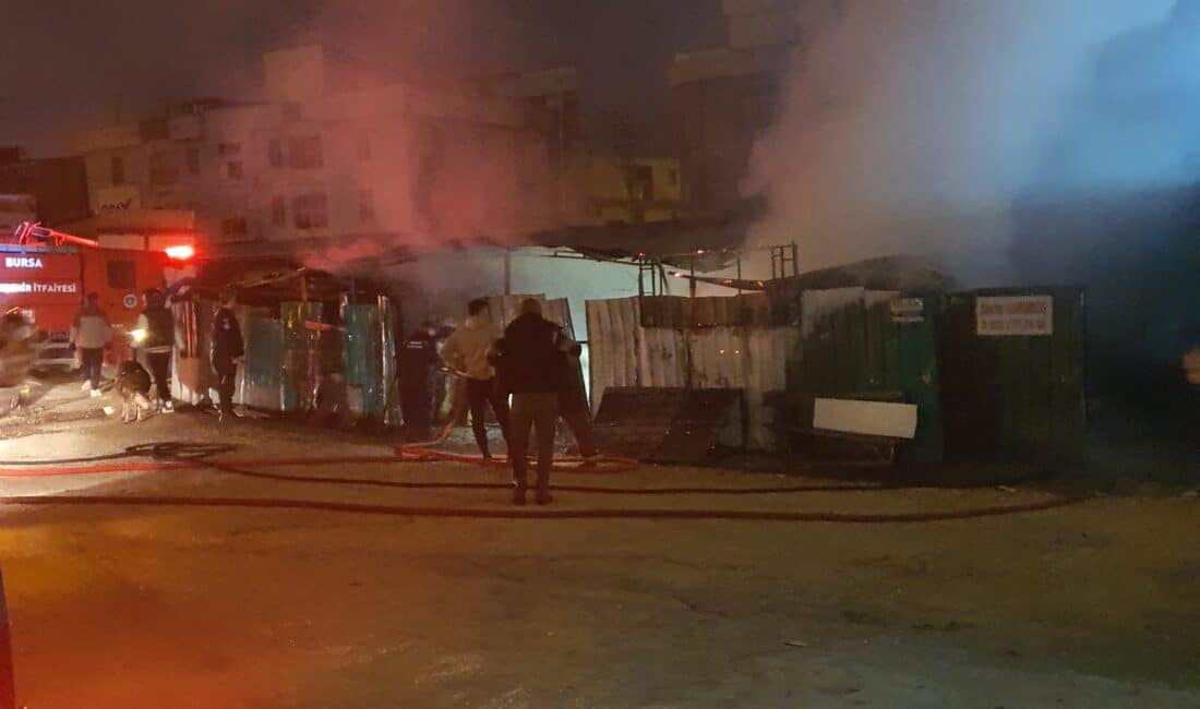 Bursa'nın İnegöl ilçesinde sahur vakti küçükbaş hayvan çiftliğinde yangın çıktı.