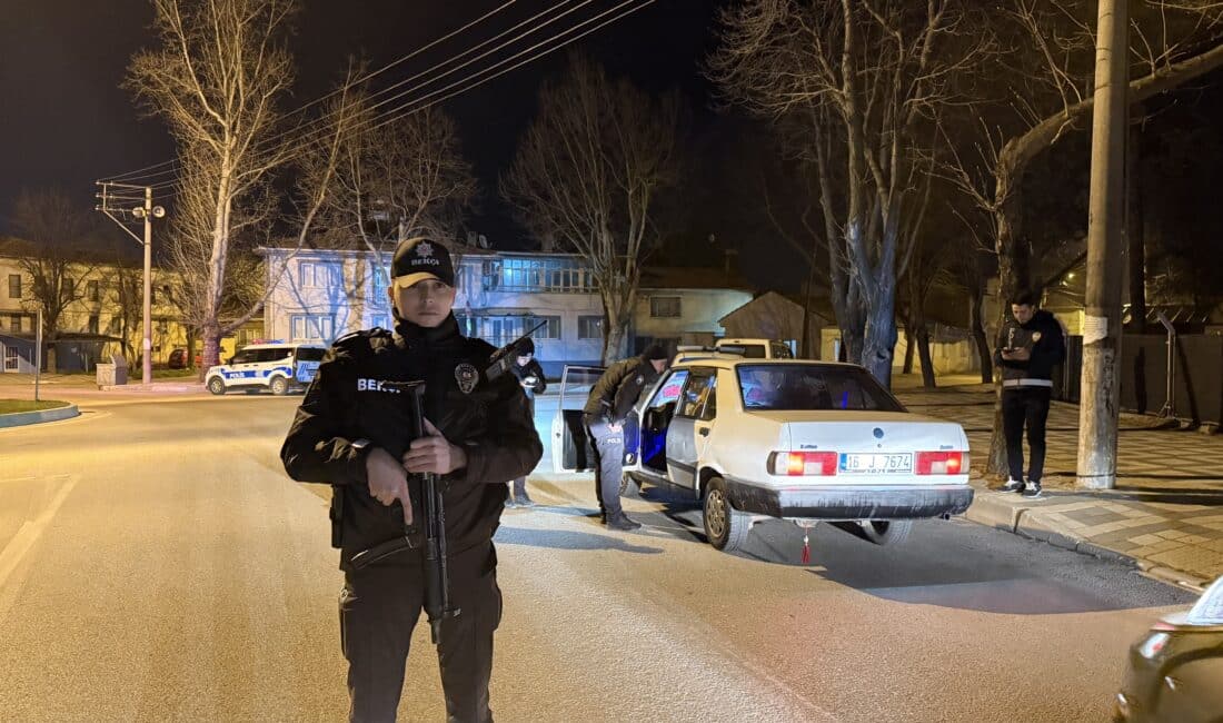 Bursa'da bayram arifesinde polis ekipleri tarafından gerçekleştirilen huzur ve güven