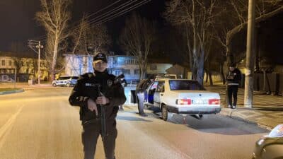 Bursa'da bayram arifesinde polis ekipleri tarafından gerçekleştirilen huzur ve güven