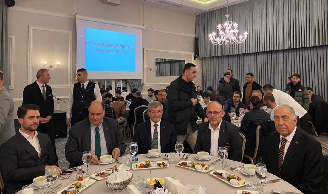 Gelecek Partisi Genel Başkanı Prof. Dr. Ahmet Davutoğlu çeşitli temasta