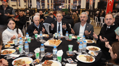 Bursa Büyükşehir Belediyesi’nin Yıldırım ilçesi Arabayatağı Mahallesi’nde düzenlediği iftar programına