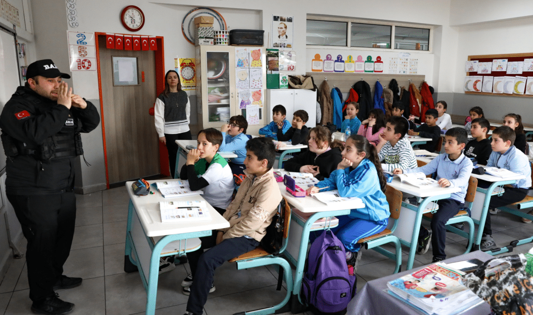 Bursa Büyükşehir Belediyesi, Deprem Haftası kapsamında Lütfi Banuşoğlu İlkokulu’nda öğrencilere