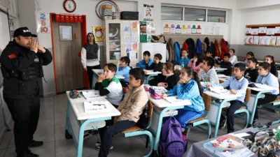 Bursa Büyükşehir Belediyesi, Deprem Haftası kapsamında Lütfi Banuşoğlu İlkokulu’nda öğrencilere