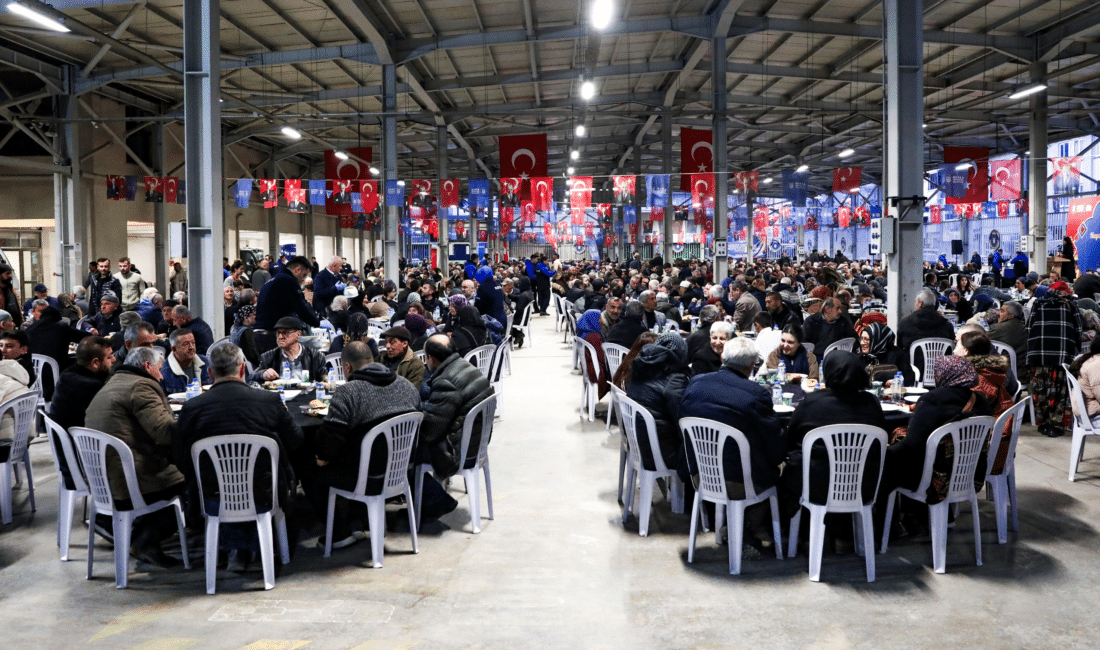 Bursa Büyükşehir Belediyesi’nin Yenişehir ilçesinde düzenlendiği iftar programında yüzlerce vatandaş