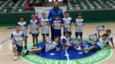 Bursa Büyükşehir Belediyesi tarafından düzenlenen Kış Spor Okulları’nda altınca dönemi