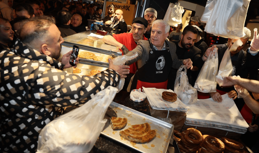 Bursa Büyükşehir Belediye Başkanı Mustafa Bozbey, Ramazan’ın bereketini Abdal Meydanı’nda