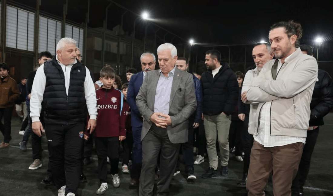 Bursa Büyükşehir Belediye Başkanı Mustafa Bozbey, İnegöl Karadeniz Güvenspor’u ziyaretinde,