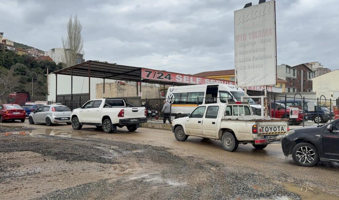 Gemlik'te gece saatlerinde etkili olan çamur yağışı, sabah saatlerinde ilçe