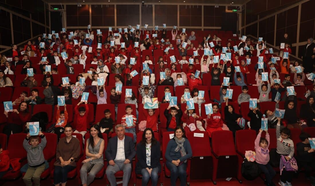Nilüfer Belediyesi'nin düzenlediği Çocuklara Kitap Söyleşileri'nin konuğu yazar Ebru Akkaş