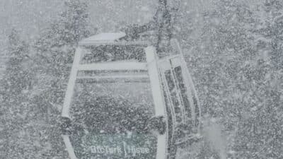 Bursa'da bahar havası yerini kışa bıraktı. Kent merkezinde yağmur ve