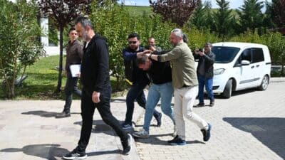 Bursa’nın Gemlik ilçesinde yaşlı kadını boğazını keserek öldüren zanlı, polis