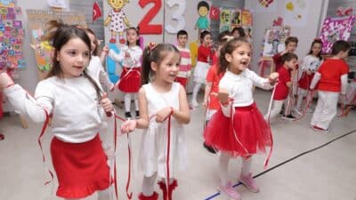 Osmangazi Belediyesi’nin kreş ve gündüz bakım evlerinde eğitim gören öğrenciler,