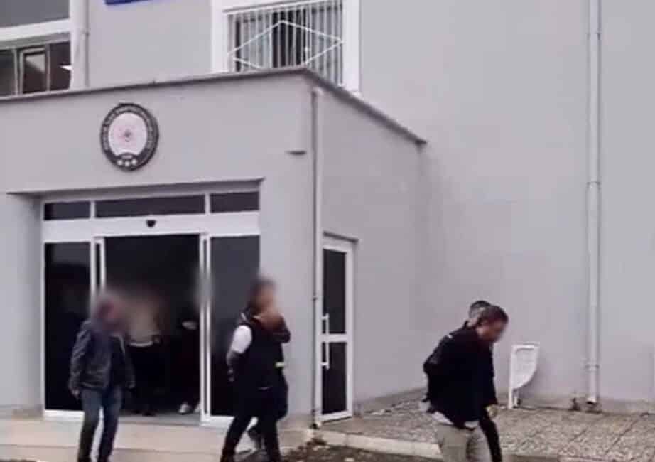 Bursa’nın Gemlik ilçesinde evden ve açıktan hırsızlık olaylarına karıştıkları tespit