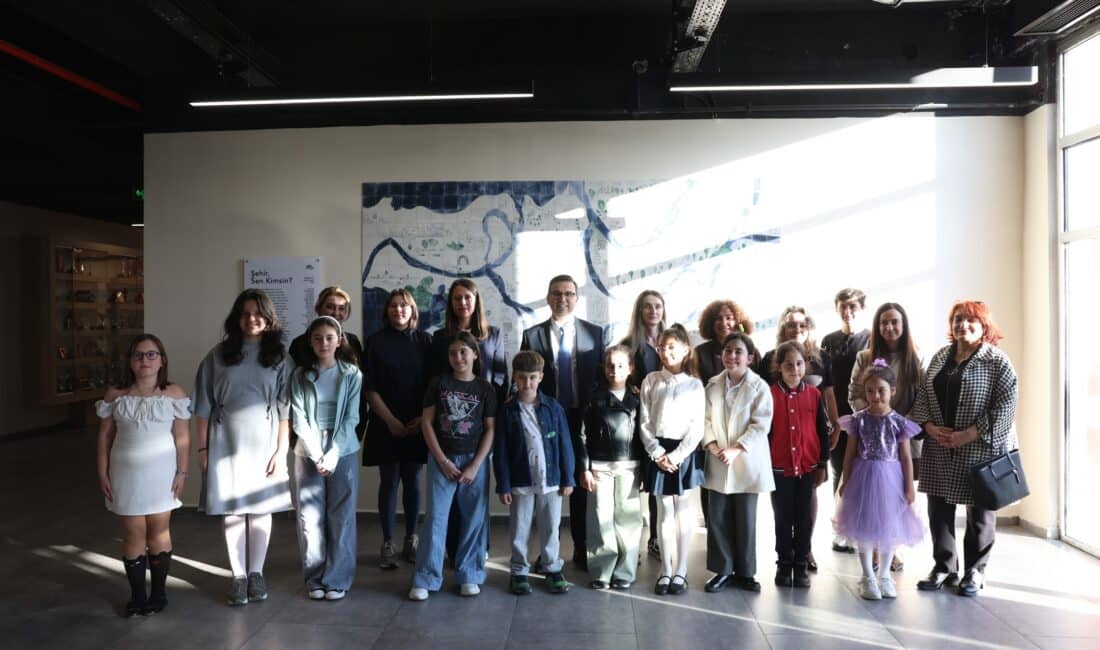 Nilüferli çocuklar, "Şehir Sen Kimsin?" atölyesinde yaptıkları seramik pano ile