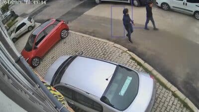 Yıldırım ilçesinde anahtarı üzerinde bırakılan kargo aracını çalıp polisle çatışan